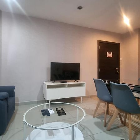 איסט לגון The Gallery Luxury Suites Cpg מראה חיצוני תמונה