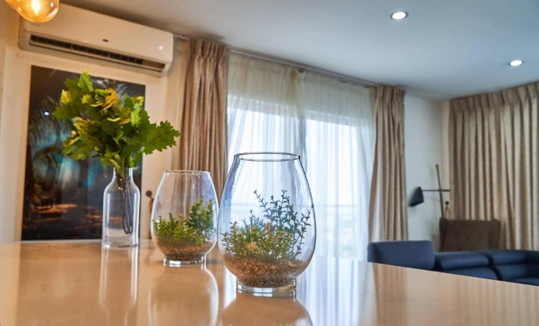 איסט לגון The Gallery Luxury Suites Cpg מראה חיצוני תמונה