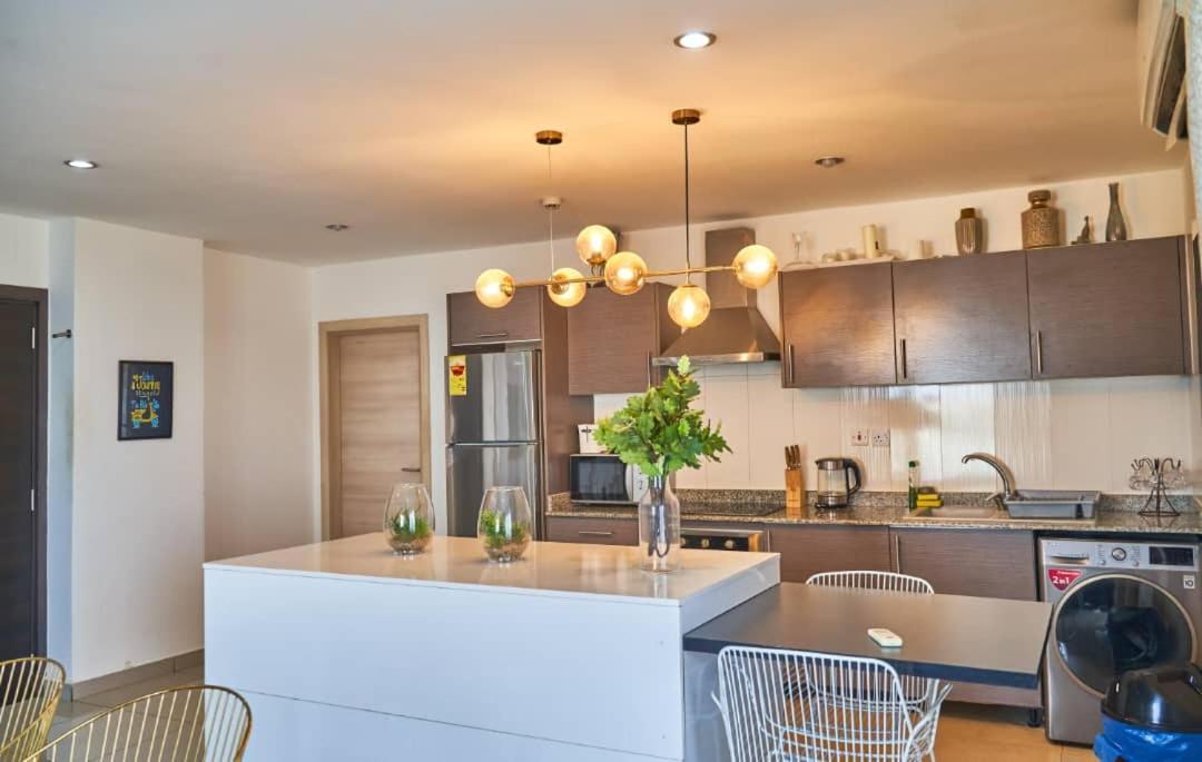 איסט לגון The Gallery Luxury Suites Cpg מראה חיצוני תמונה