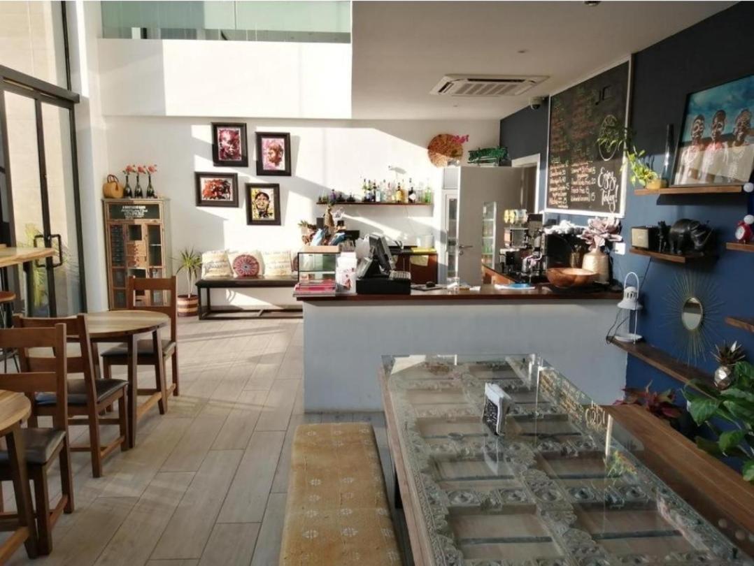 איסט לגון The Gallery Luxury Suites Cpg מראה חיצוני תמונה
