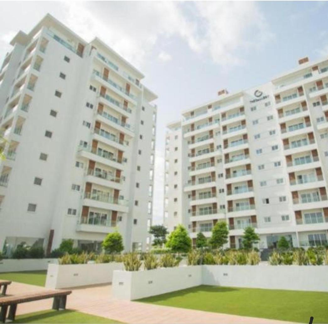 איסט לגון The Gallery Luxury Suites Cpg מראה חיצוני תמונה